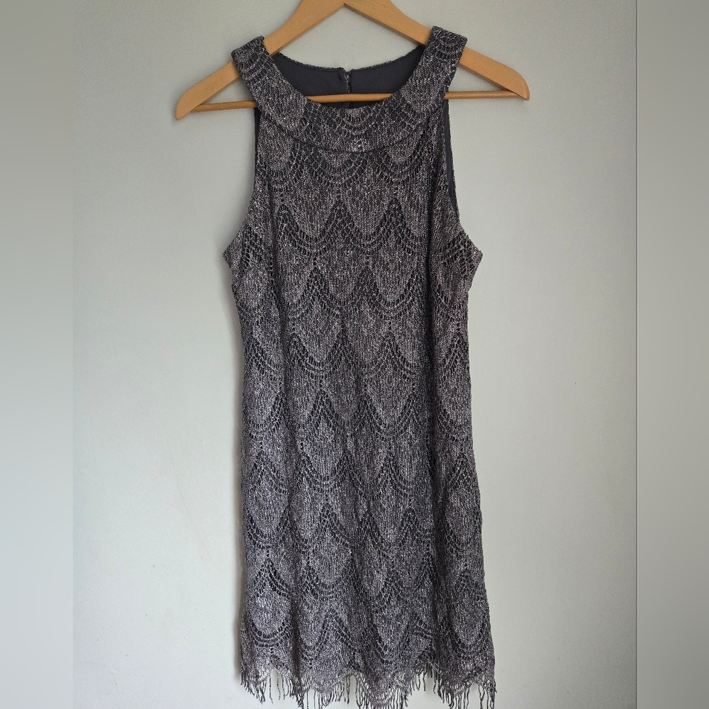 LAURA PETITES Chic Sleeveless Lace Dress in Gray